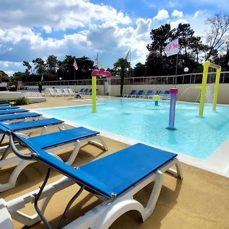 Bungalow De 2 Chambres Avec Piscine Partagee Sauna Et Wifi A Jean De Monts Nyaraló Saint-Jean-de-Monts