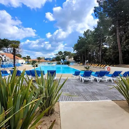 Bungalow De 2 Chambres Avec Piscine Partagee Sauna Et Wifi A Jean De Monts * Saint-Jean-de-Monts