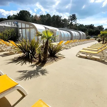Bungalow De 2 Chambres Avec Piscine Partagee Sauna Et Wifi A Jean De Monts * Saint-Jean-de-Monts