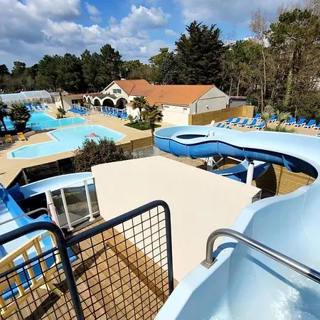 Bungalow De 2 Chambres Avec Piscine Partagee Sauna Et Wifi A Jean De Monts