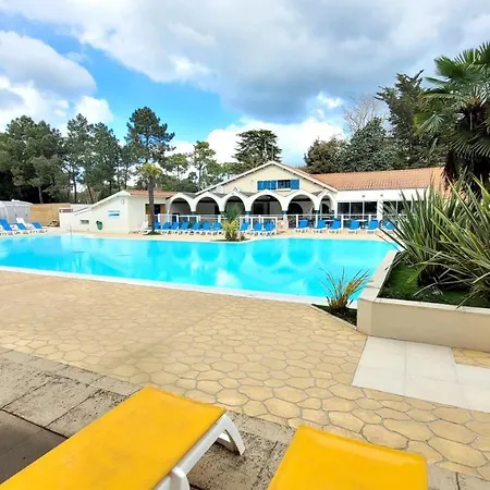 Nyaraló Bungalow De 2 Chambres Avec Piscine Partagee Sauna Et Wifi A Jean De Monts Saint-Jean-de-Monts